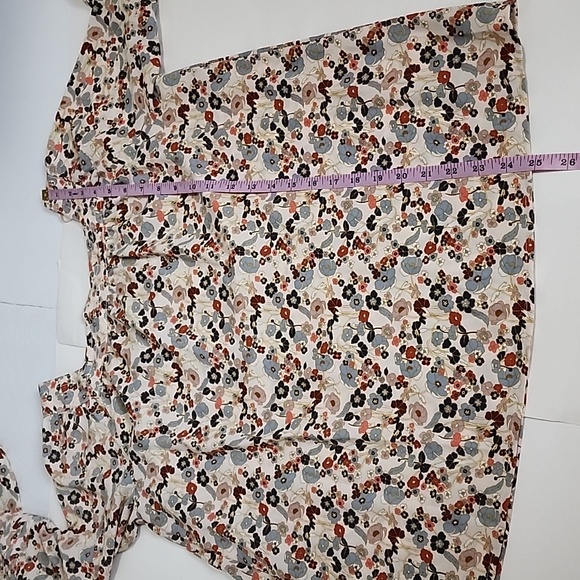 Lauren Conrad Long Sleeves Floral Blouse / Size M - Picture 8 of 13